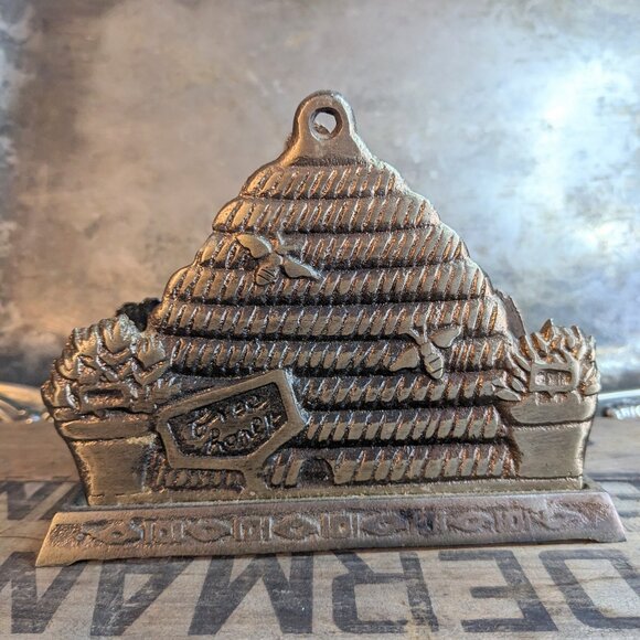 Gold Metal Bee Skep Napkin Holder / Mail Holder ~ Cottagecore - Picture 4 of 6